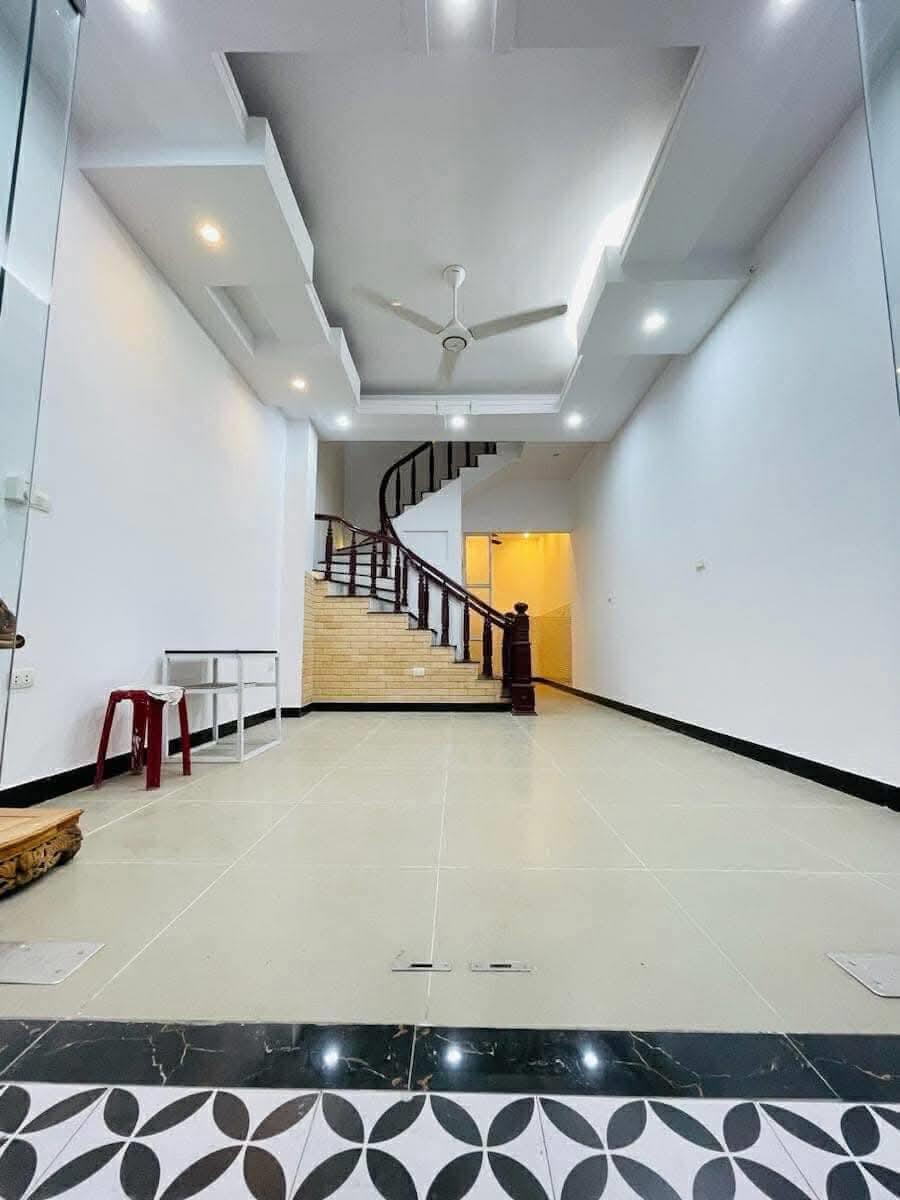  Bán nhà đẹp 46m2 3tầng mặt tiền 4.1m 8.95 tỷ phố Lạc Long Quân Tây Hồ 