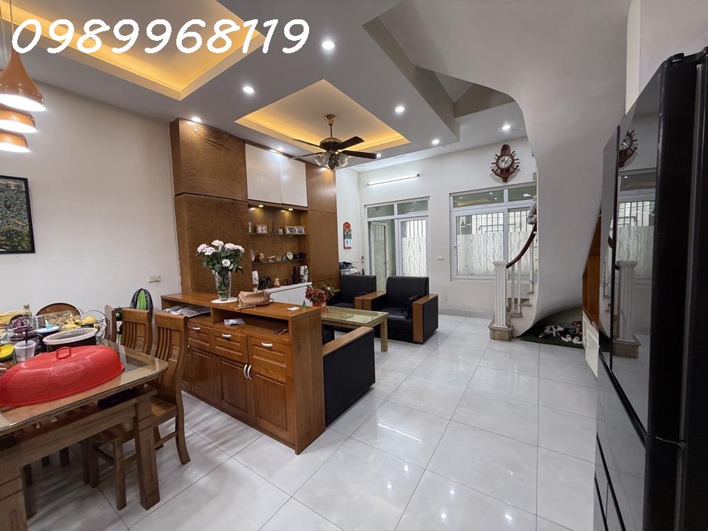  Bán Nhà phố Quan Hoa Vị trí đắc địa 02 thoáng trước sau, Vuông đẹp, Gần trường học các cấp, thuận tiện đi lại 