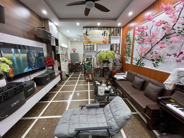  NHÀ DÂN XÂY 3 TẦNG - THOÁNG TRƯỚC, THOÁNG SAU, FULL NỘI THẤT ĐỨC GIANG- LONG BIÊN. 