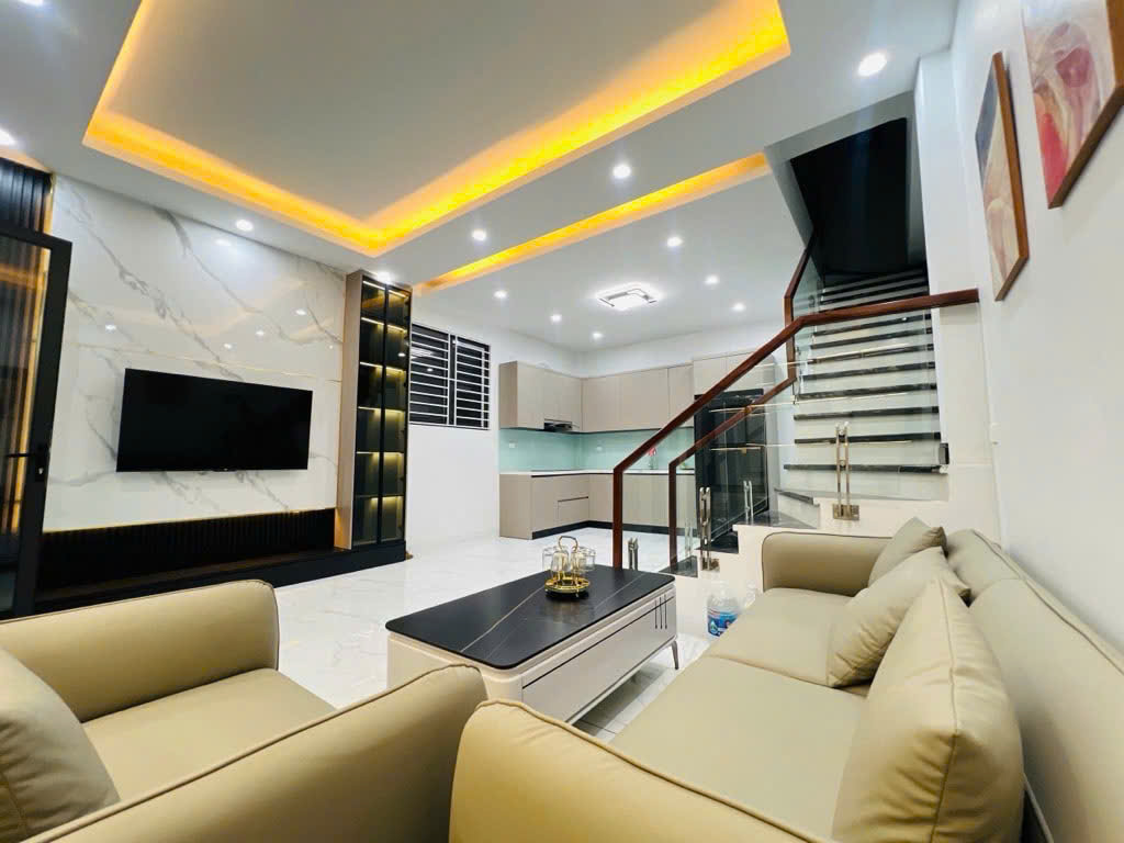  NHÀ ĐẸP ĐỐNG ĐA - LÔ GÓC BA MẶT THOÁNG SÁNG - FULL NỘI THẤT Ở NGAY.
Khâm Thiên - Trung Phụng 40M x 4T MT 4,8M giá hơn 7T 