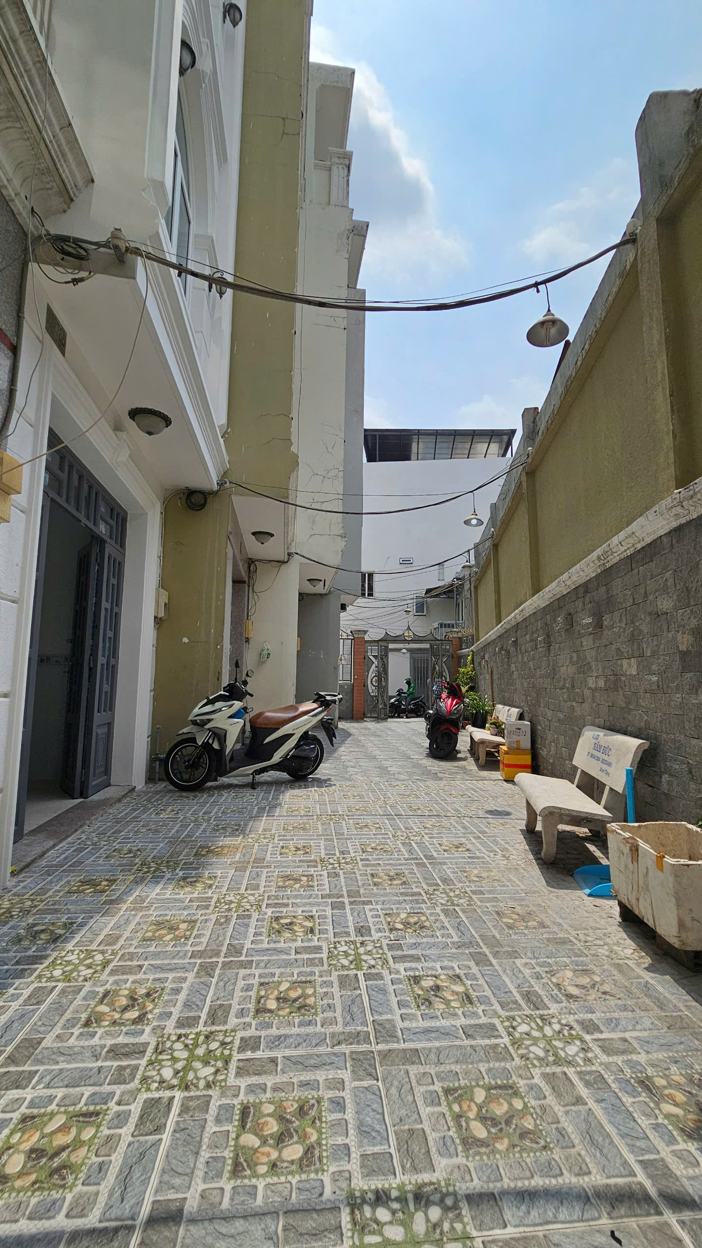  Cạnh Mặt Tiền Bến Vân Đồn thông Nguyễn Khoái Q4 
3 bước tới Q1,Q2,Q3,Q5...
DIỆN TÍCH ĐẤT 39,9M
5 PN 4 WC  DƯỚI 100 TRIÊU M 