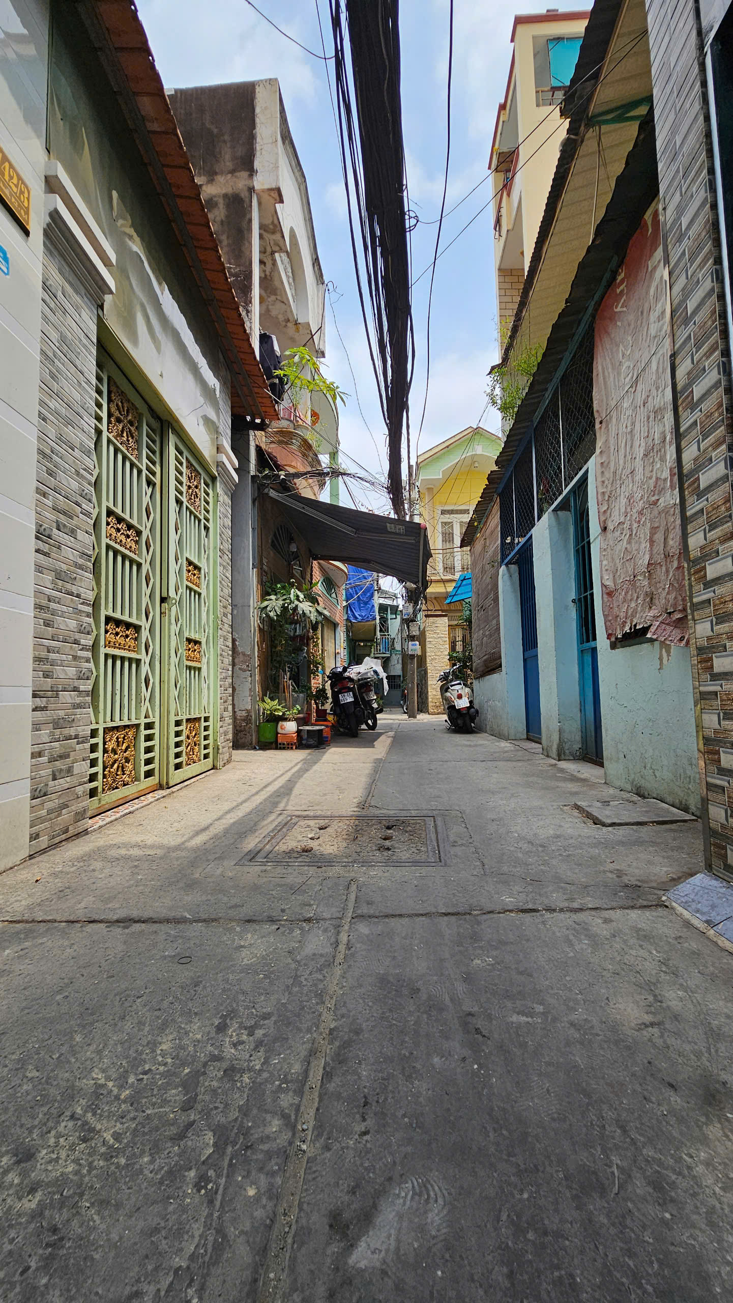  CẠNH MẶT TIỀN ĐOÀN VĂN BƠ Q4 

DƯỚI 65 TRIỆU M2 