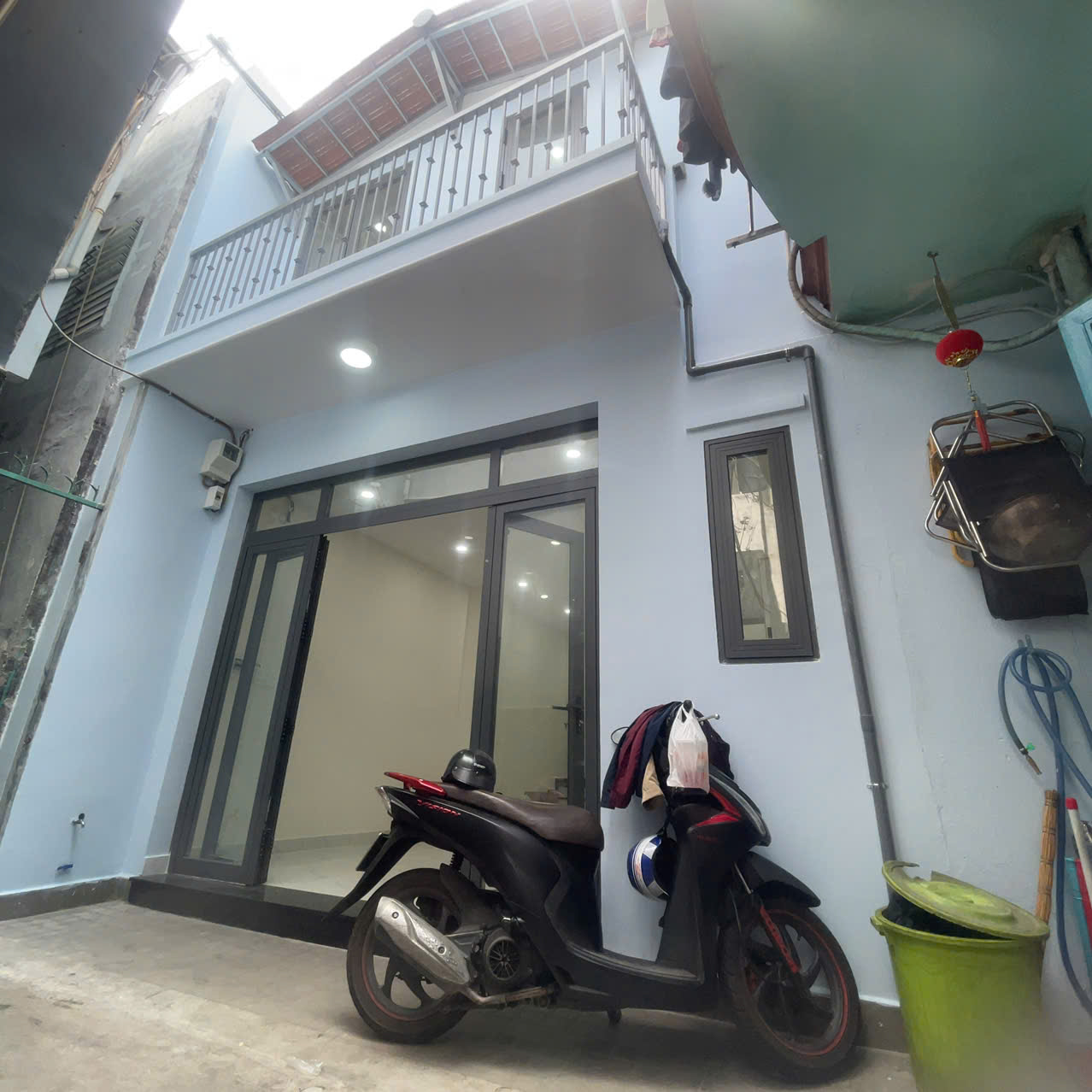  Sát mặt tiền Trung tâm Q4

CẠNH Q1,Q2...Q4 KHÔNG THIẾU BẤT CỨ GÌ 

NGANG 7 X 7 CÓ 4 TỲ đúc BÊ TÔNG 