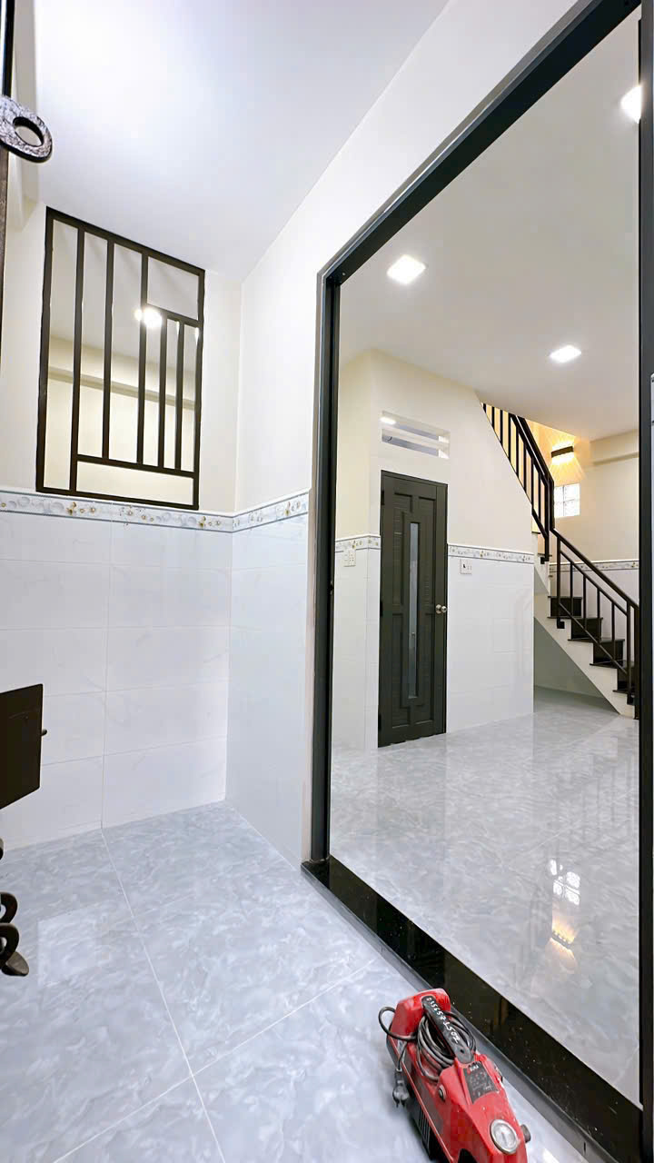  SÁT MẶT TIỀN TRUNG TÂM Q4 
DIỆN TÍCH ĐẤT  21 M2  ĐÚC BÊ TÔNG 
CÓ 2 TỶ 