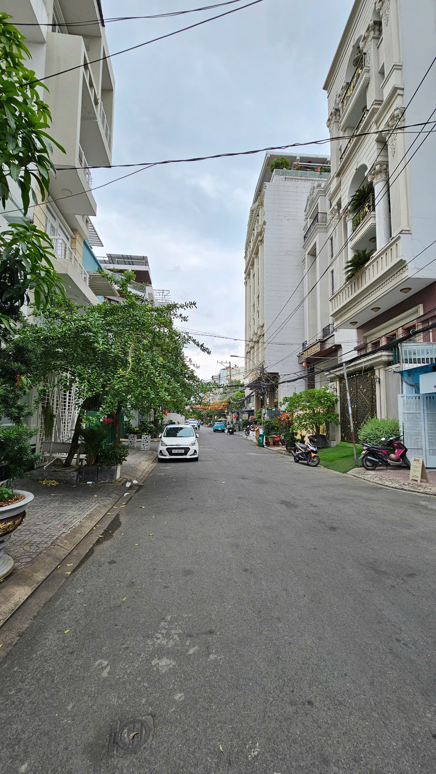  Bán biệt thự phố Tân Quy 
Nguyễn Thị Thập Trung tâm Q7 

NGANG 4 X 17 - ĐÚC BÊ  TÔNG
CÓ 130 TRIỆU M2 