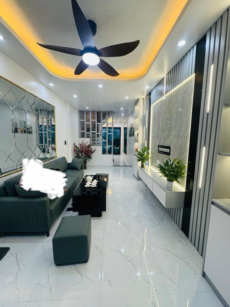  NHÀ PHỐ Ô CHỢ DỪA, VỊ TRÍ VÀNG, CÁCH MẶT PHỐ 30M, CHỈ 6,35 TỶ ✅
DT 40M - 4 TẦNG - 4 NGỦ ✅ 