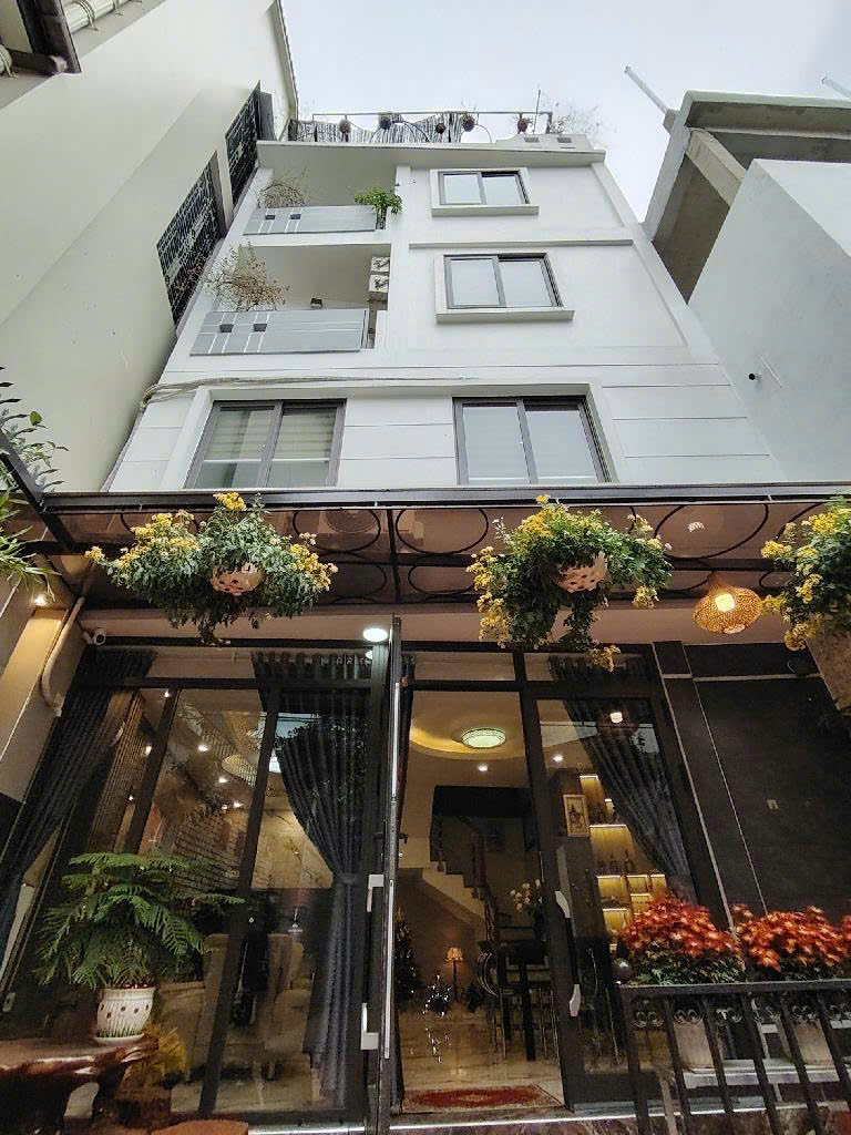  Bán nhà Giang Biên, oto đỗ cổng, 45m, nhỉnh 5 tỷ 