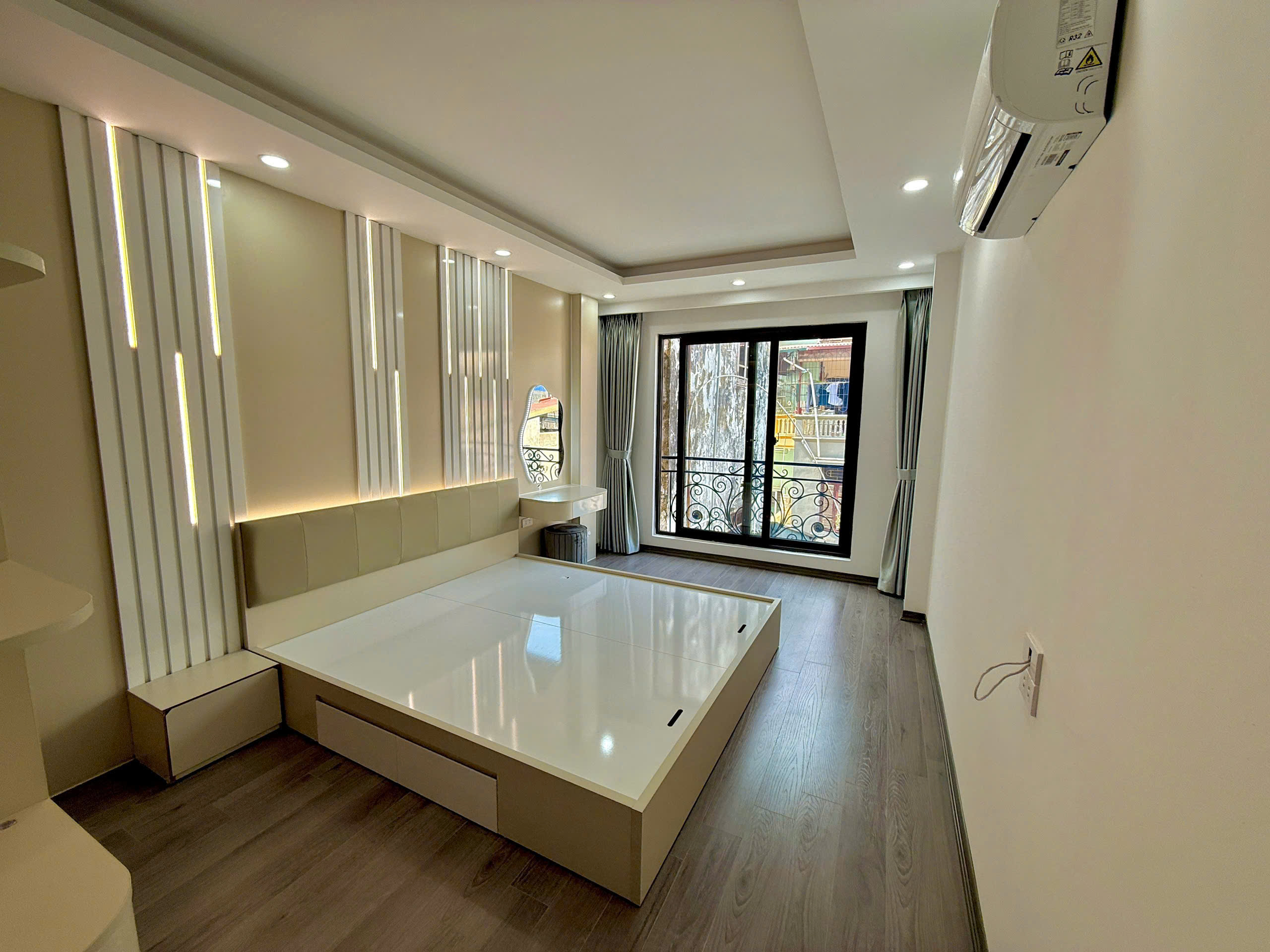  SIÊU PHẨM CCMN XUÂN THUỶ - 7 TẦNG THANG MÁY - 16 PHÒNG - DOANH THU 100TR/THÁNG - 20M RA Ô TÔ - SÁT PHỐ! ???????? 