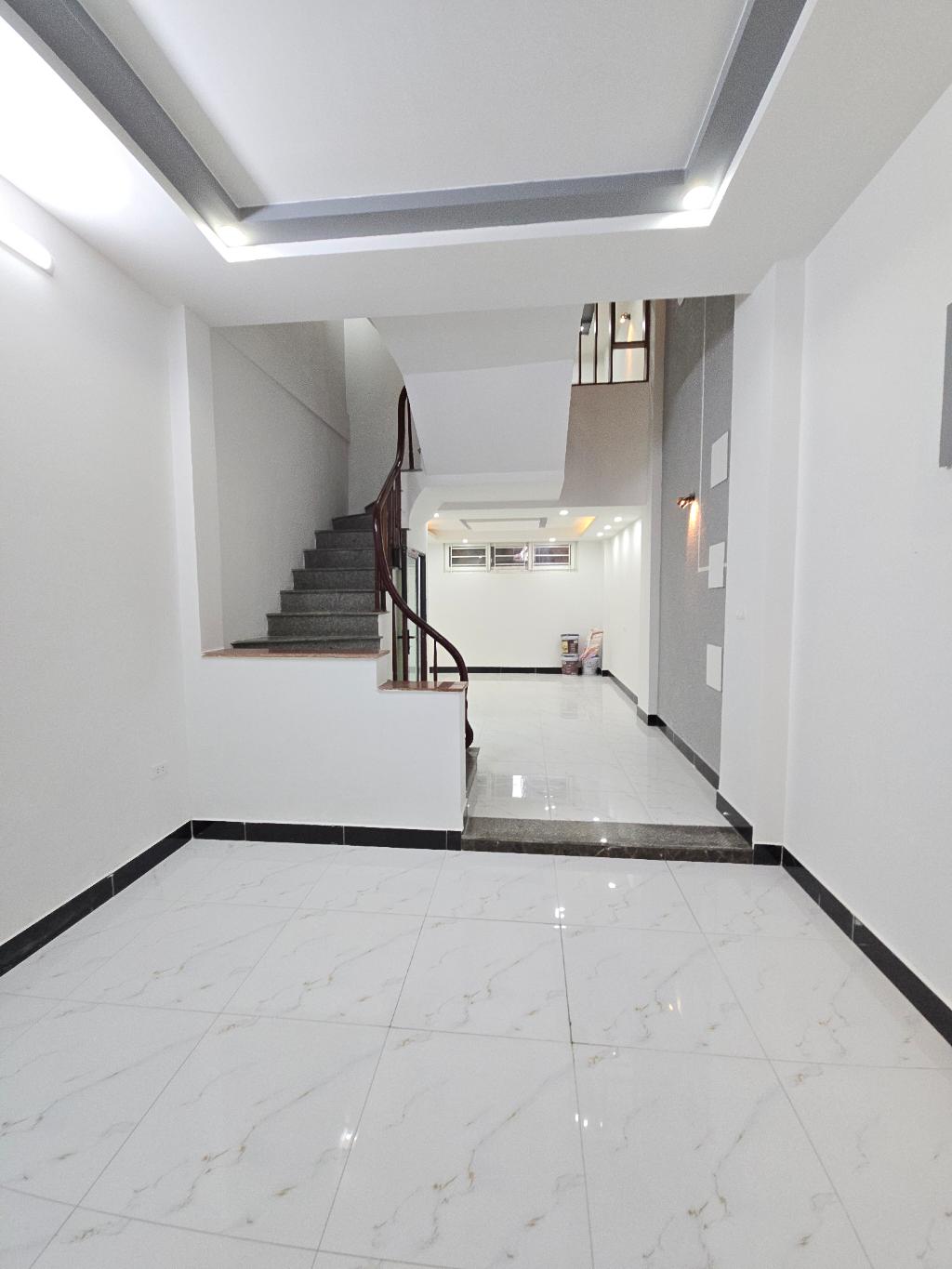  NHÀ ĐẸP NGÃ TƯ SỞ - 5 TẦNG MỚI Ở NGAY Ô TÔ GẦN HƠN 6 TỶ 