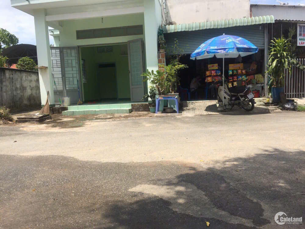  Mỹ Đức có đất Kinh Doanh sẵn nhà MT: 5m 
Diện tích 170m đất kinh doanh sẵn nhà chỉ việc đến ở và kinh doanh đường nhưa gần 8m đèn cao áp đẹp, gần trường học, chợ, uỷ ban.. 