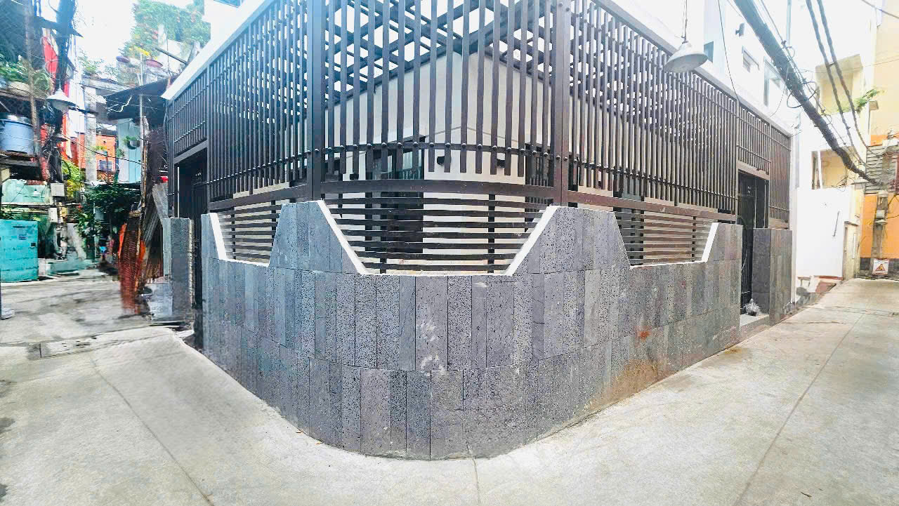  SÁT MẶT TIỀN  Trung tâm Q4 NGANG 4.2 NỞ 5M X 13 - 5 TẤM 
CÓ 5 TỶ - 1 PHÚT Q1.. 