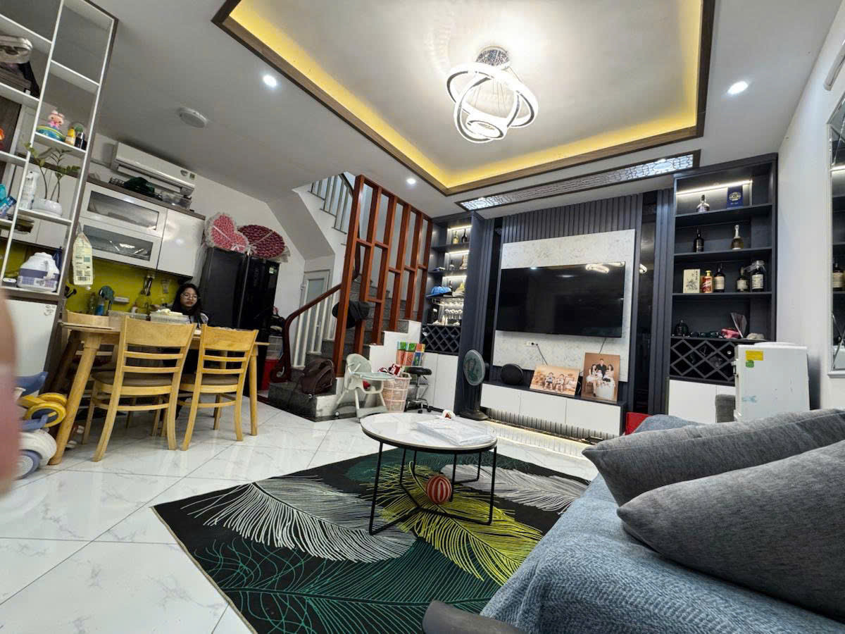  Bán nhà Hào Nam - 37m x 6 tầng lô góc 4 phòng ngủ rộng giá 7,5 tỷ 