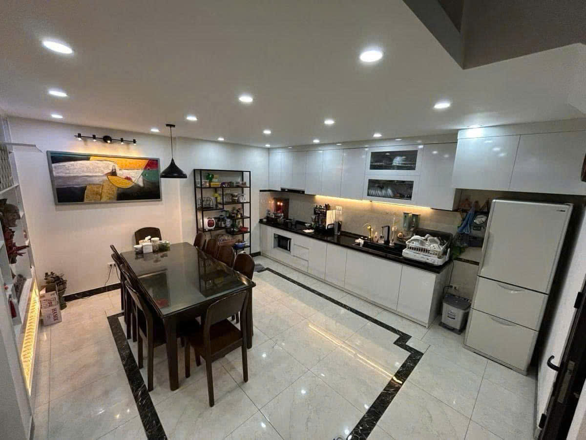  Bán nhà Giảng Võ 50m ra phố - Sổ đỏ 56m x 5T nhà GĐ xây còn mới - ô chờ thang máy 