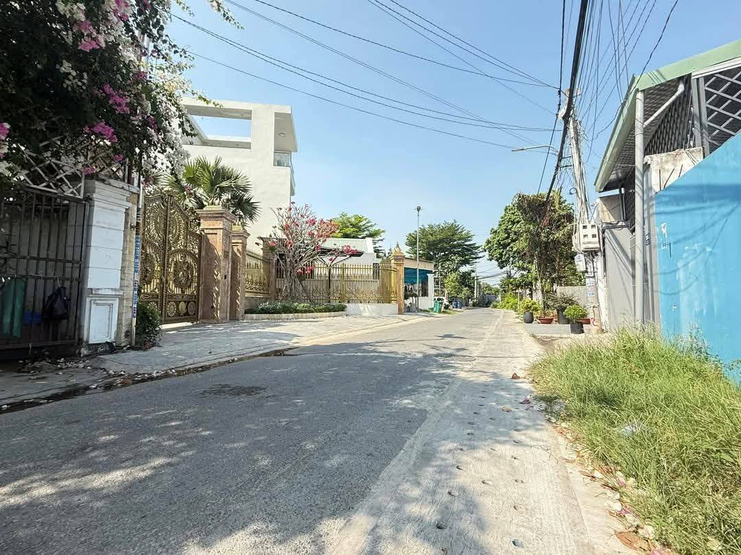  BÀ CHỊ CẦN BÁN GẤP CĂN NHÀ  Ở TÂN PHƯỚC KHÁNH - TÂN UYÊN , DO CON TRAI BÁO NỢ 