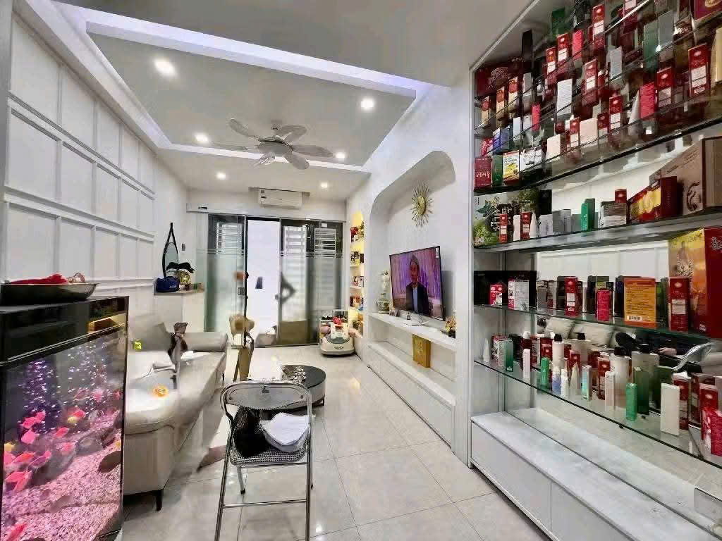  Bán gấp nhà Nam Dư, Hoàng Mai ,Hà Nội .DT : 30m2  ; 5 tầng  ; MT: 3.6m 
Giá: 6,2 tỷ 