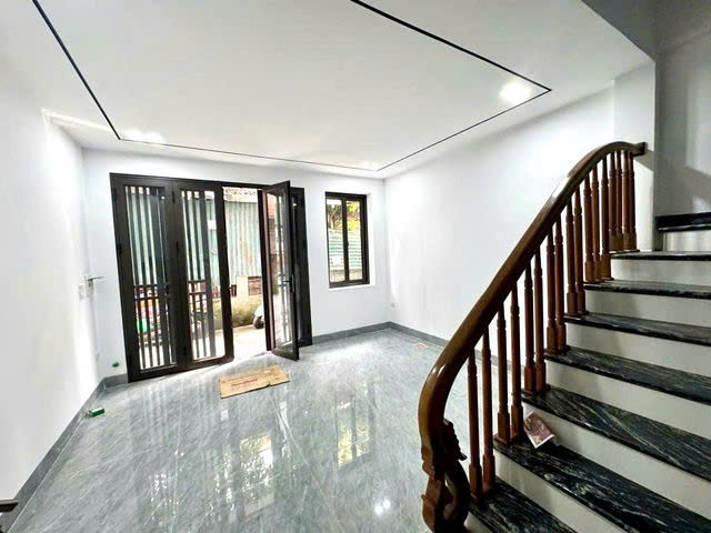  NHÀ MỚI ĐẸP TẶNG NỘI THẤT phố Bát Khối- Long Biên 30m2 X 5 Tầng,mặt tiền  4.3m, 5.5 tỷ. 