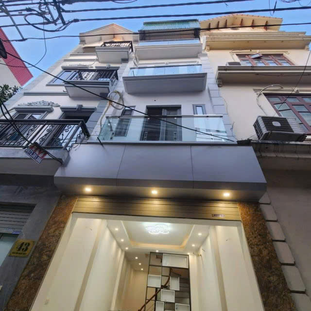  -PHỐ ĐỨC GIANG Ô TÔ TRÁNH – 6 TẦNG THANG MÁY Đức Giang 35m2,X  6 tầng mặt tiền 3.9m, 7.5 tỷ Long Biên. 