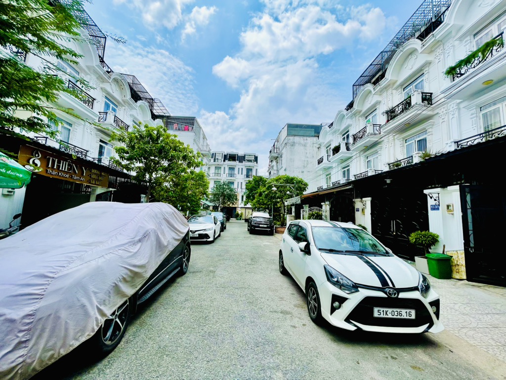  Nhà 4 Tầng Full nội thất  Golden City Tô Ngọc Vân - Q12 - đường 12m ô tô thông - 4PN - giá 5.x tỷ 