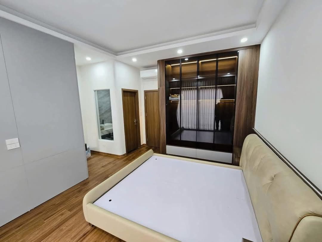  Nhà xây mới 6 tầng thang máy ,Full nội thất Hoàng Như Tiếp 50m2, 6 tầng,mặt tiền  5m, 11.5 tỷ Long Biên. 