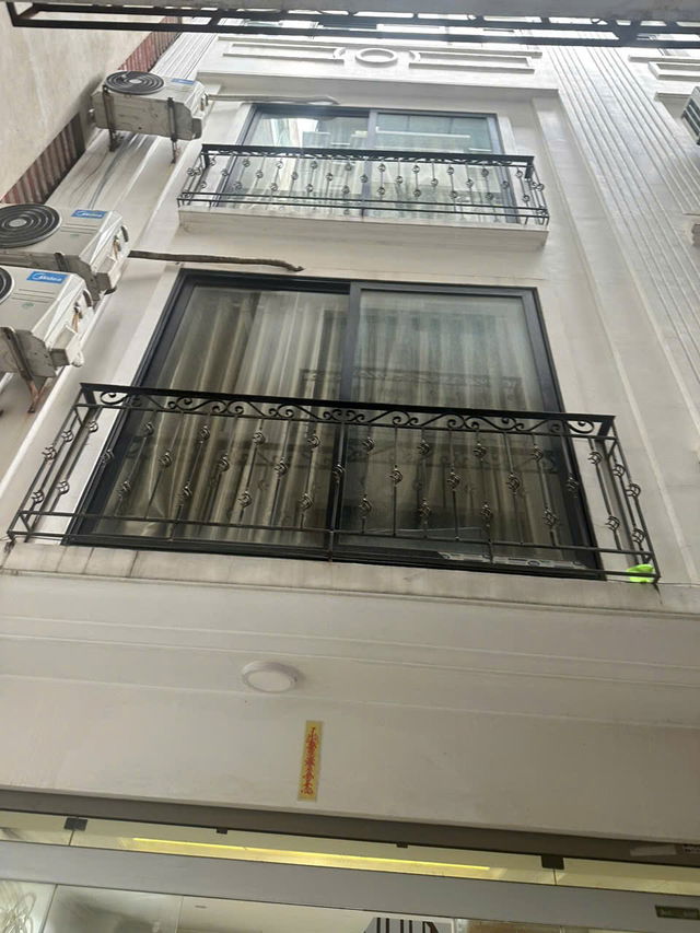  MẶT TIỀN RỘNG - GẦN PHỐ- Ở NGAY- OTO TẬN CỬA Thạch Bàn-Long Biên 40m2 X  5  tầng,mặt tiền  4.5m, 5.9 tỷ. 