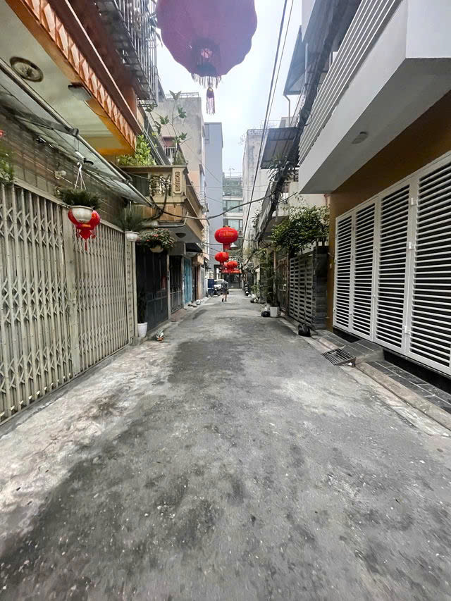  NHÀ ĐẸP DÂN XÂY Ô TÔ ĐỖ CỔNG  Nguyễn Sơn 68 m2 X 5 tầng, mặt tiền 5m,10.8 tỷ. 