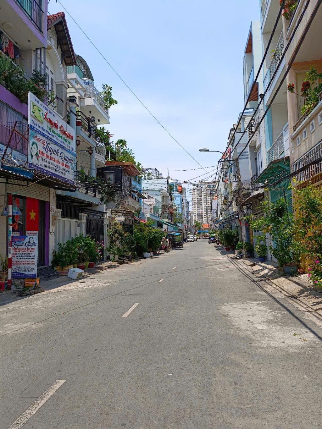  BÁN NHÀ MẶT PHỐ QUẬN 7 - VỊ TRÍ VÀNG - 6.9 TỶ - 4 TẦNG, 4 PN, SỔ HỒNG 