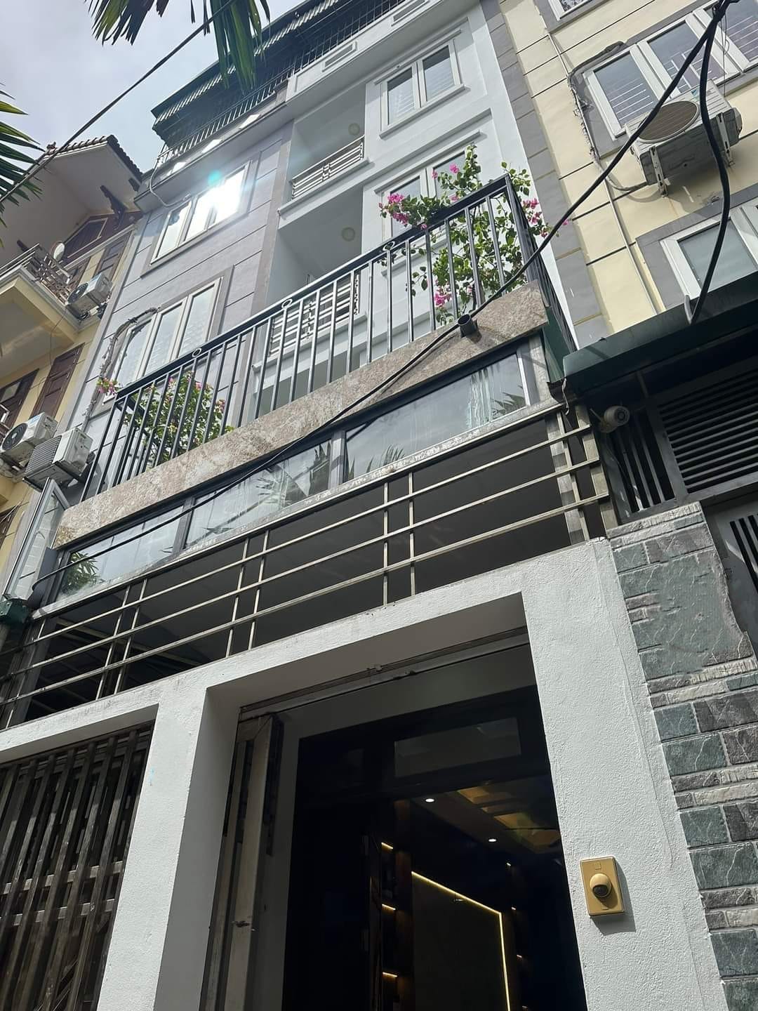  Bán gấp nhà khu Giảng Võ 60m2 - mặt tiền 4,2m lô góc cực đỉnh giá bán nhỉnh 10 tỷ 