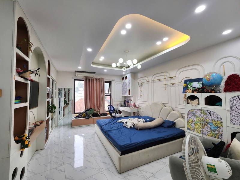  20,5 tỷ có nhà 45m2  mặt phố Chùa Quỳnh, 1 mặt ngõ, vỉa hè, mt 4.3m, 4 tầng 