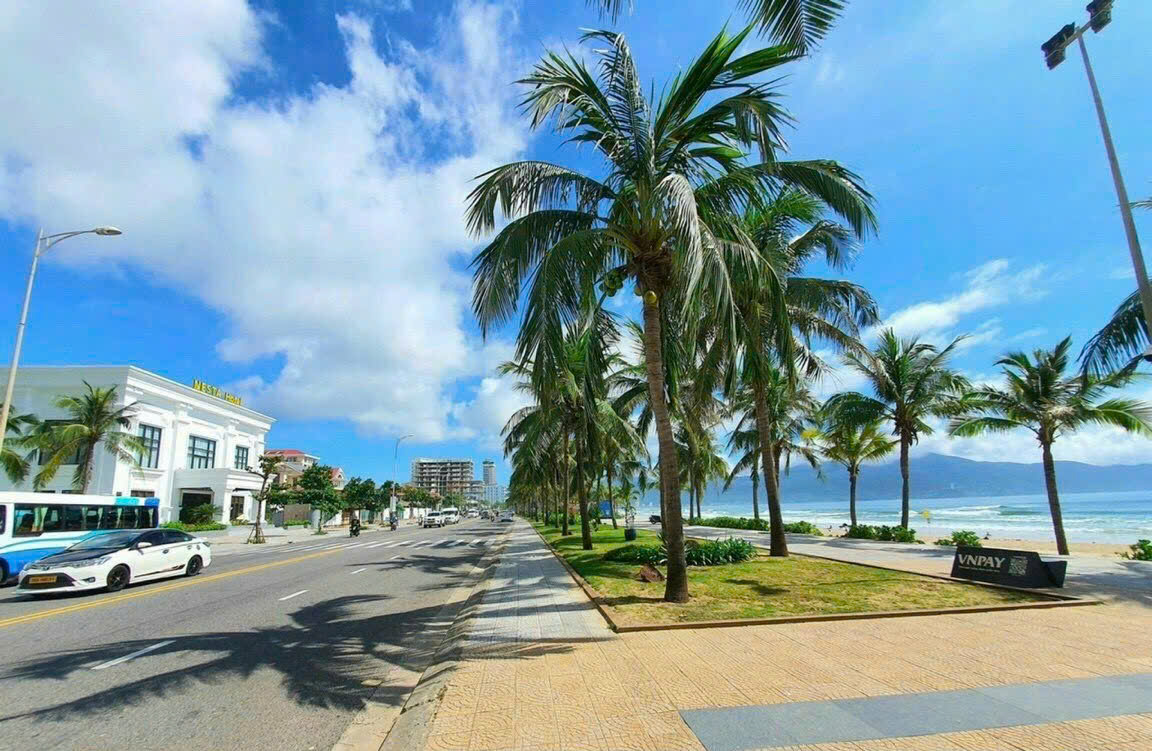  Bán khách sạn 5* mặt tiền biển Võ Nguyên Giáp, trung tâm phố An Thượng. 