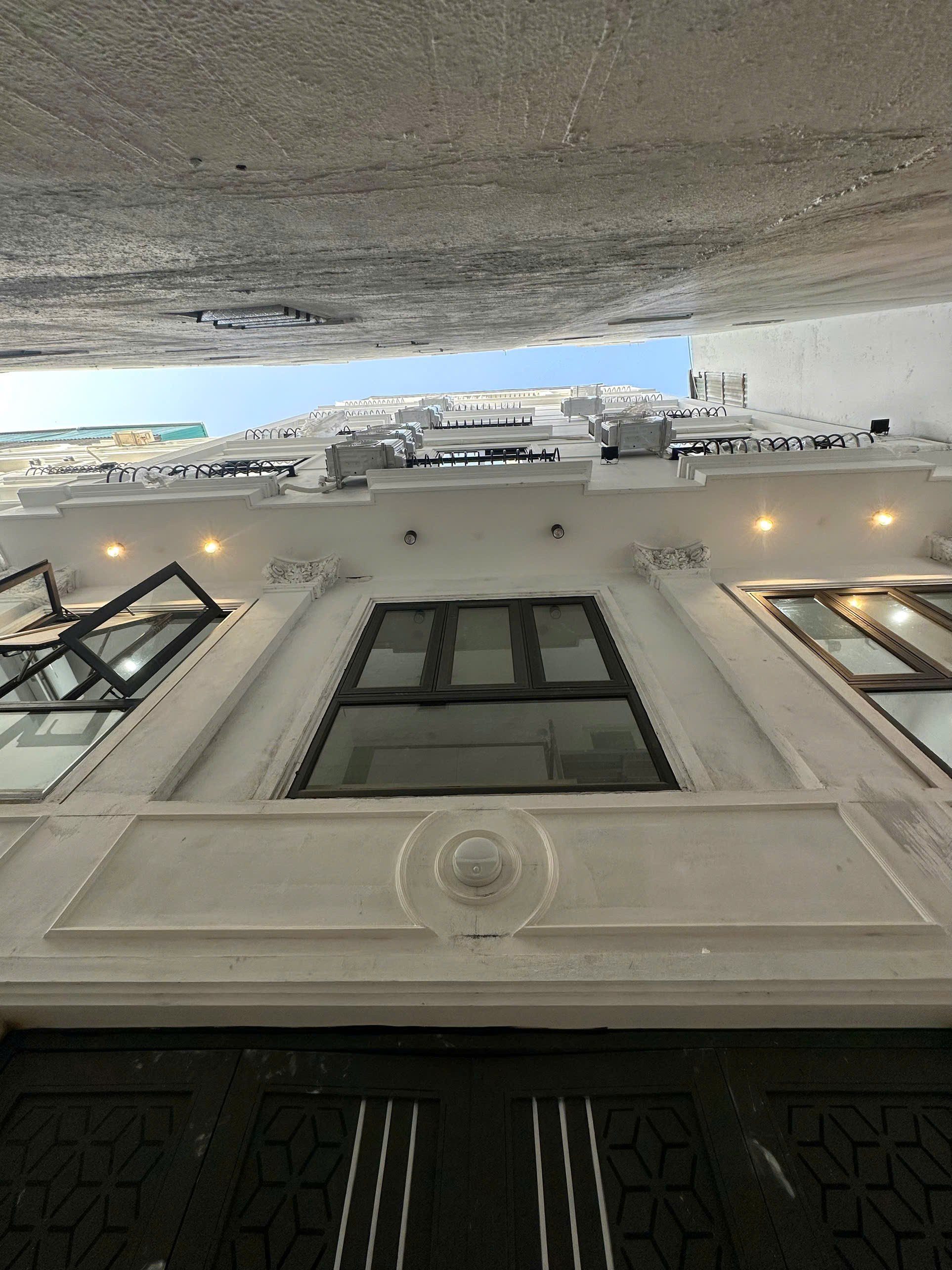  (Tin thật 100%) Bán CCMN 61m2 x 13CH tại phố Trần Cung - Mặt tiền 10m - Nhà gần phố - DT 850tr/năm 