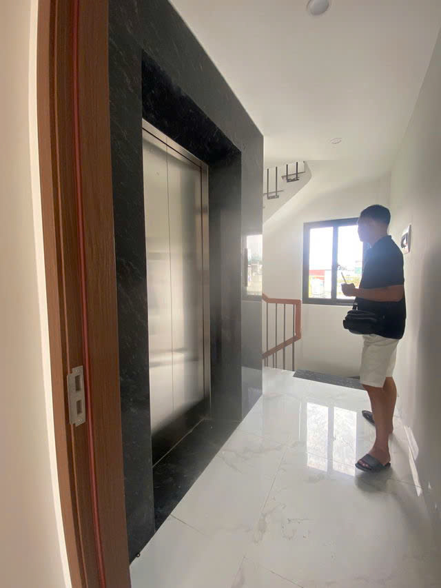  NHÀ MỚI TINH -6 TẦNG THANG MÁY - VF3 ĐỖ CỬA Phố Nguyễn Văn Linh- Long Biên 40m2, 6 tầng,mặt tiền 4m, 6.6 tỷ. 