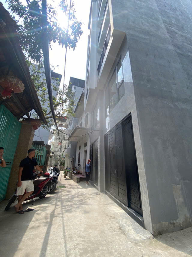  NHÀ MỚI TINH -6 TẦNG THANG MÁY - VF3 ĐỖ CỬA  Nguyễn Văn Linh-Long Biên 40m2, 6 tầng,mặt tiền 3.8m,6.6 tỷ. 