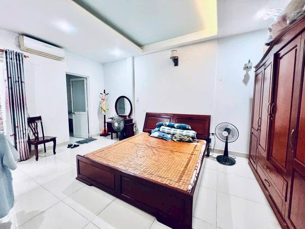  CHỈ 4.3 TỶ - 40M2 - 3 TẦNG - PHÚ THỌ HÒA - TÂN PHÚ - 5 PHÒNG CHO THUÊ - SÁT MẶT TIỀN - KHU CHỢ VẢI - NGANG 5M. 