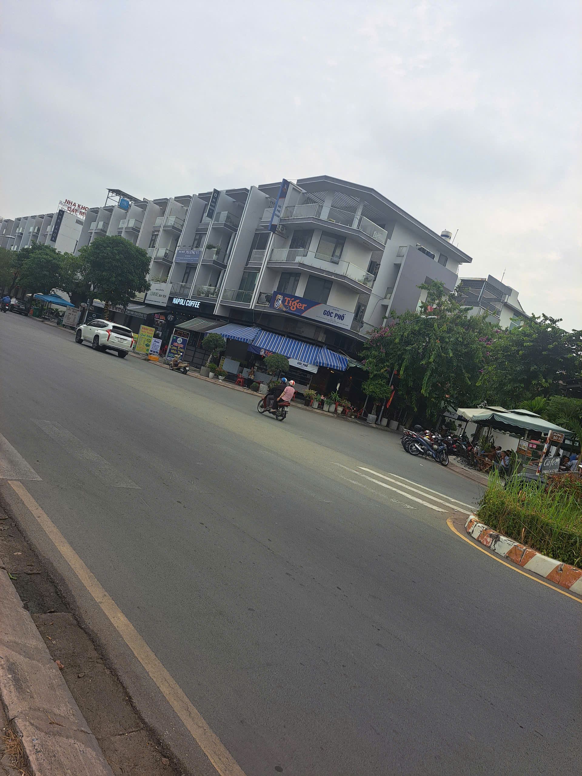  NHINH 12 TỶ. NHÀ VỊ TRÍ RẤT ĐẸP CÓ THANG MÁY+ HẦM, VỪA Ở VỪA KINH DOANH .KHU VIP MIZUKI PARK GIÁP Q7, Q8 - CHỦ HỢP TÁC BÁN NHANH. THƯƠNG LƯỢNG NHẸ 