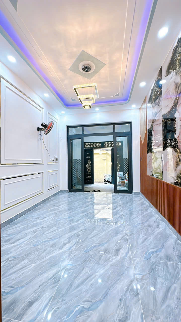  SÁT MẶT TIỀN ĐOÀN VĂN BƠ 
TRUNG TÂM Q4 
NGANG 3.35 DÀI 13.24 NỞ HẬU 4.5 ... 