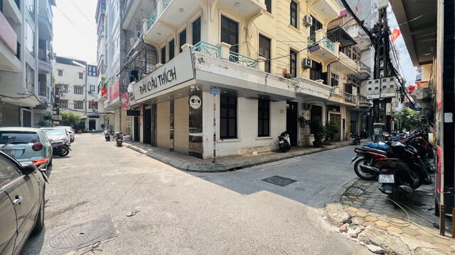  PHÂN LÔ - OTÔ TRÁNH - VỈA HÈ - THÔNG SỐ VÀNG TRONG LÀNG HOÀNG QUỐC VIỆT - 25 TỶ 