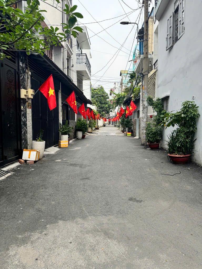  Bán nhà giápTân Bình,Chỉ 6tỷ,60m2, 4x15, 2 tầng,sát mặt tiền Nguyễn Tư Giản,Nhà đẹp ở ngay 