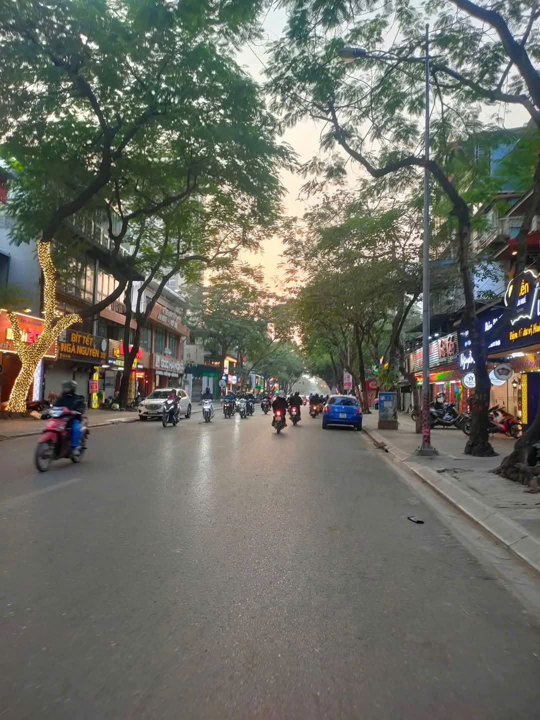  MẶT PHỐ VIP TÔ HIỆU CẦU GIẤY, VỈA HÈ ĐÁ BÓNG, KINH DOANH ĐẮC ĐỊA, DT 62M² HƠN 24 TỶ 