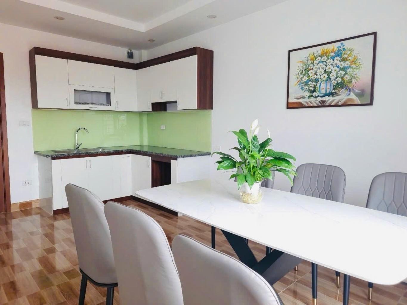  ????Ngọc Lâm 6  tầng x 33m2 mặt tiền = hậu = 3.6m, căn góc 2 thoáng, ôtô vào nhà, Thang máy chạy vèo vèo, full nội thất, 