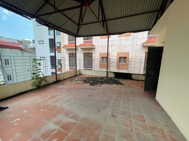  Bán gấp nhà 7 tầng  phố Lạc Long Quân,Tây Hồ, Diện tích 257m, Giá 40 tỷ, dòng tiền hơn 1.2 tỷ /năm 