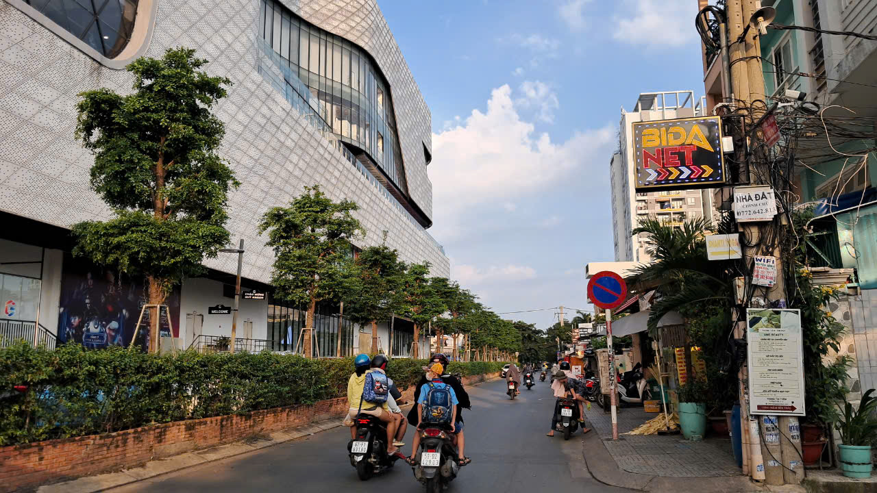  BÁN NHÀ 3 LẦU BÊN HÔNG GIGAMALL - ĐƯỜNG 20 HIỆP BÌNH CHÁNH - THÀNH PHỐ THỦ ĐỨC 