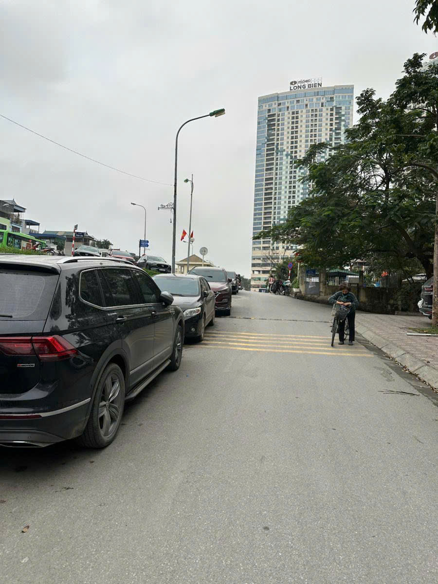  Nhà phố Ngọc Lâm, 134m2, 6 tầng, MT8m, dòng tiền 100tr, giá 43 tỷ 