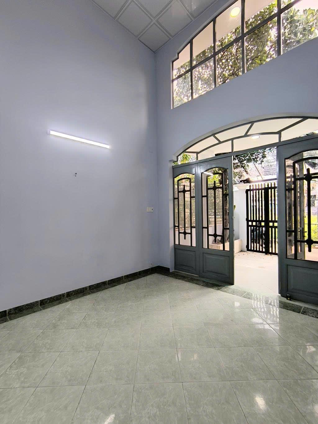  SIÊU HIẾM NHÀ 2 TẦNG - 62M2 HXH CHỈ 4.55 TỶ TẠI P3 GÒ VẤP.
+HIẾM- 62M2 Hẻm Xe Hơi - CHỈ 4,55 TỶ.  DT: 4x16 Vuông A4 - 2 TẦNG -  3PN GỒM 1PN TRỆT - 2 WC- P3. Gò Vấp. 