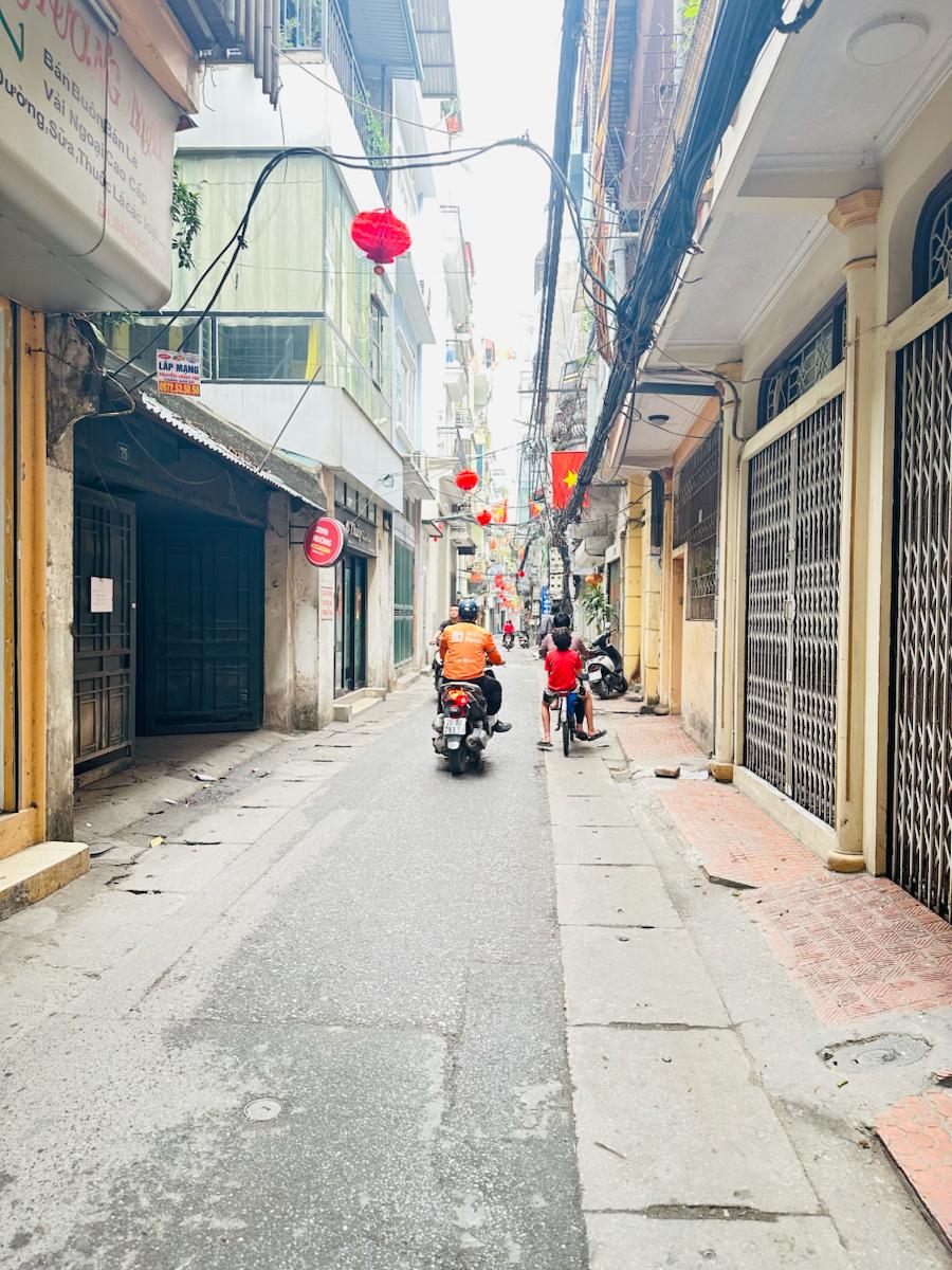  Hoà Bình 7, Ô Tô Vào Nhà, KD Ồn Ào Quá Chủ Nhiều Tuổi Bán Chuyển Chung Cư 