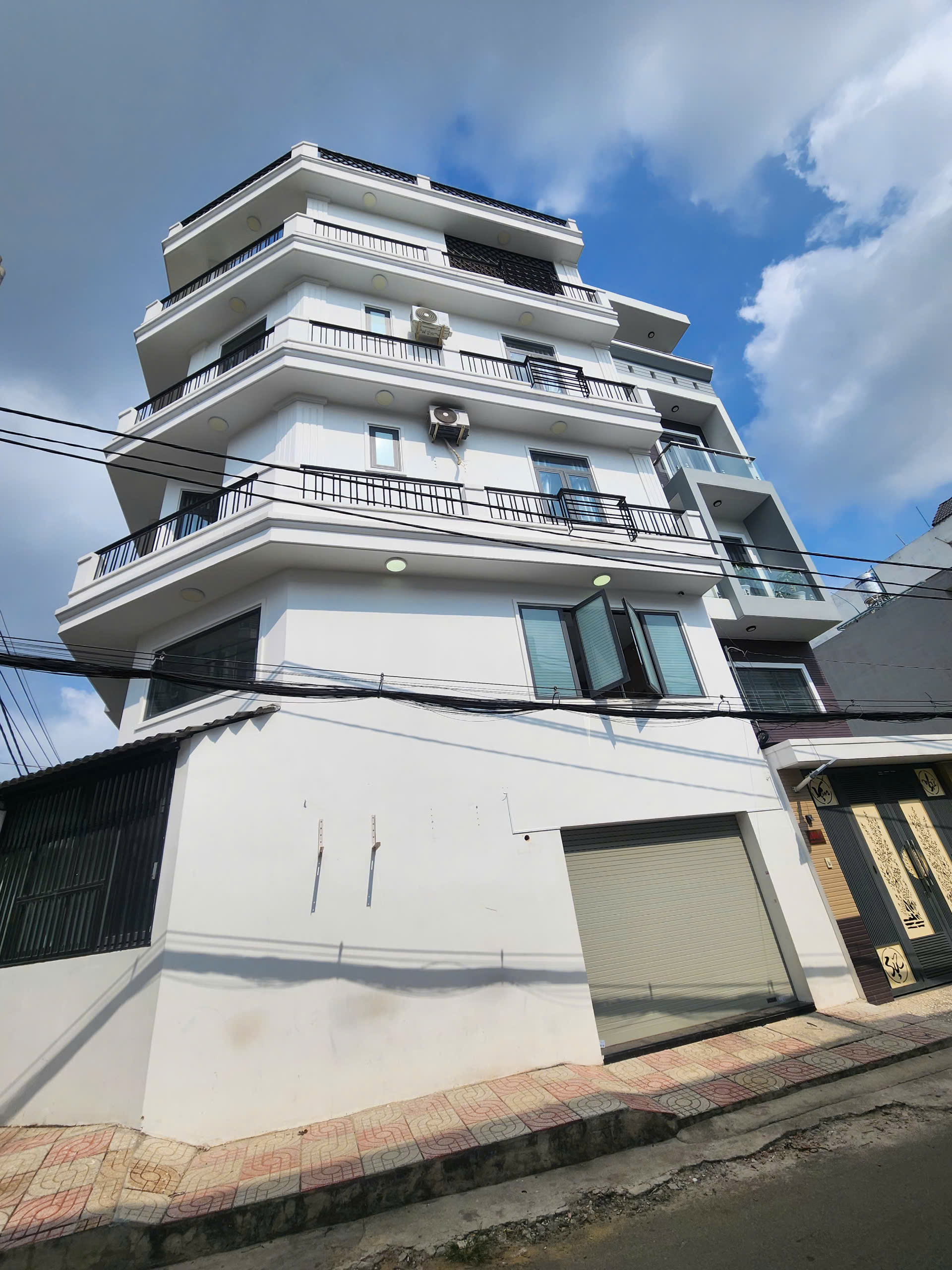  NHÀ PHỐ 5 TẦNG – GÓC 2 MẶT TIỀN – Ô TÔ VÀO TẬN NHÀ – GIÁ CHỈ 7.7 TỶ 