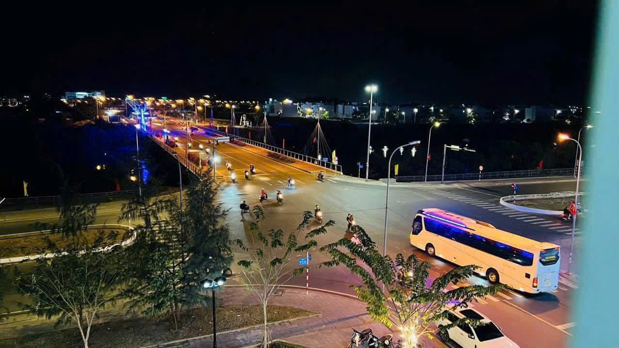  ⚡️Hàng hiếm - KĐT Hà Quang 1 

• Lô đất 2 mặt tiền đường vành đai 2 view sông Quán Trường mặt còn lại hướng đông mát mẻ

• Diện tích 87,96m² ngang 5m vuông vức

????Giá chỉ 6tỷ5 bao sang nhượng 