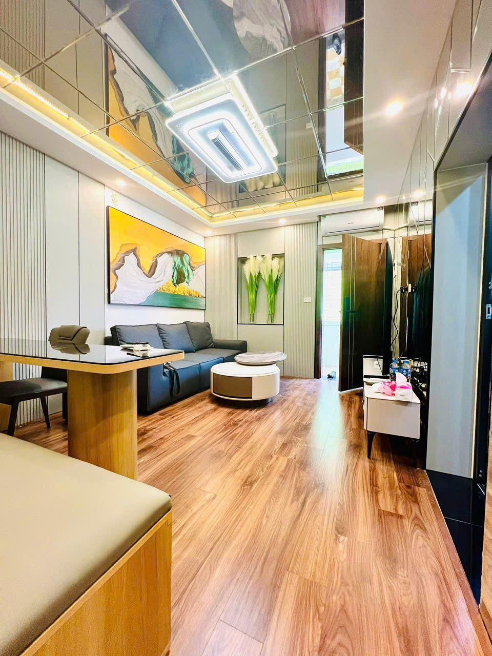  BÁN NHÀ TẬP THỂ PHƯƠNG MAI - NHÀ ĐẸP - FULL NỘI THẤT - Ô TÔ ĐỖ CẦU THANG - VỀ Ở LUÔN. DIỆN TÍCH 70M 3.8 TỶ 