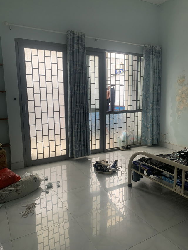  + Bán nhà cách hẻm xe hơi 30m2, ra đường trương thị hoa, nhà dây dựng mới ở ngay, chủ bán gấp, hẻm xe hơi , nhà thông thoáng sạch sẽ, sổ vuông, DT 50m nhỉnh 3 tỷ 