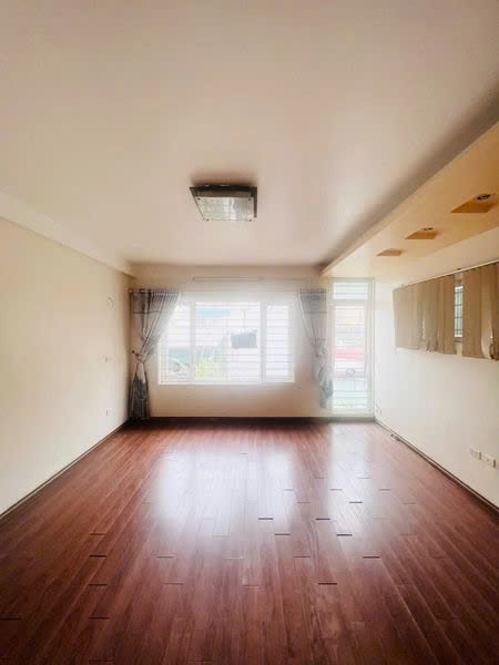  BÁN NHÀ VƯƠNG THỪA VŨ, THANH XUÂN - PHÂN LÔ - Ô TÔ ĐỖ CỬA - 72M 5 TẦNG MT5M GIÁ 22 TỶ Ở SƯỚNG. 