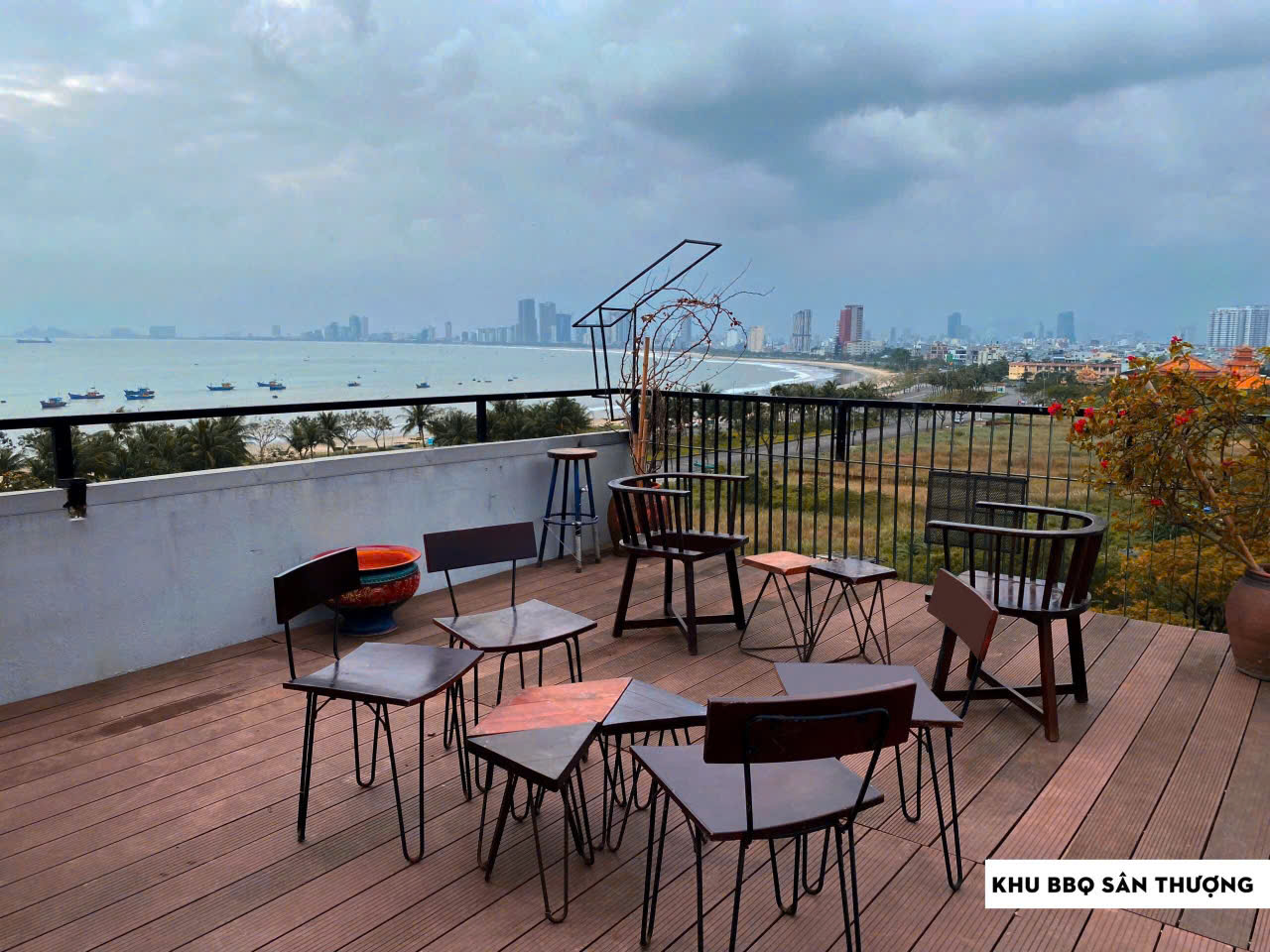  Bán Tòa Căn Hộ 6 Tầng, 11 phòng view biển đẹp.Đường Vũ Ngọc Nhạ, Q.Sơn Trà. 